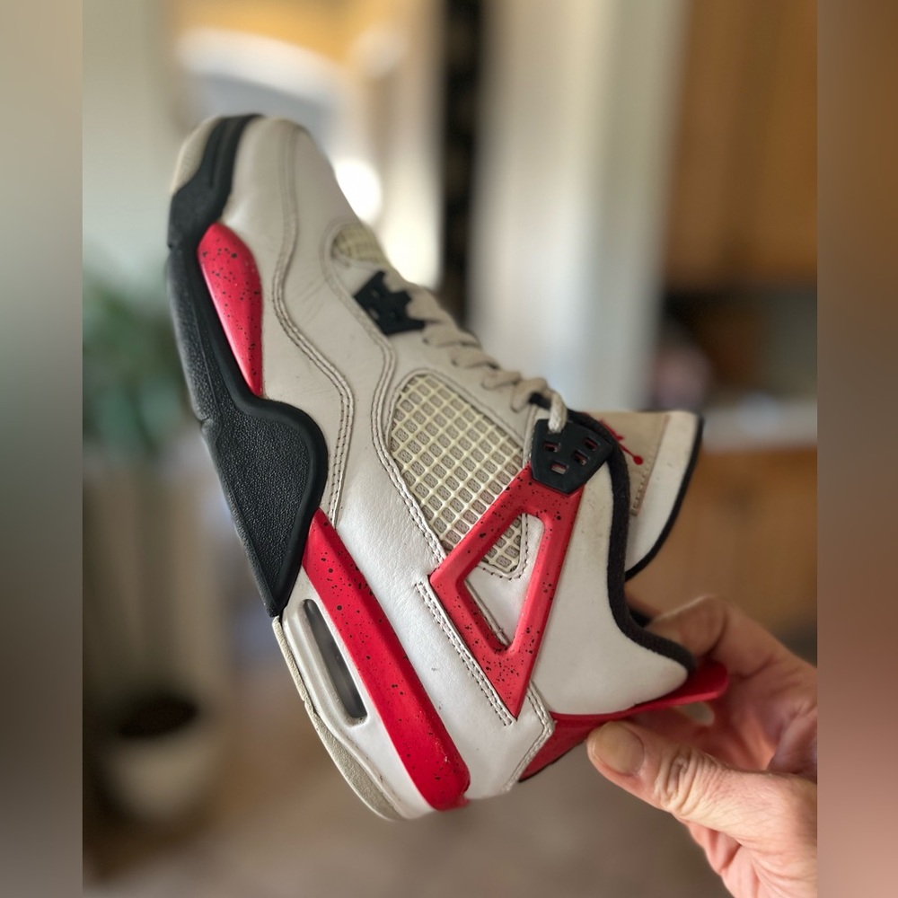 NIKE AIR JORDAN FOURS (IV) RETRO 6YOUTH; Fire Red / White - Picture 6 of 13
